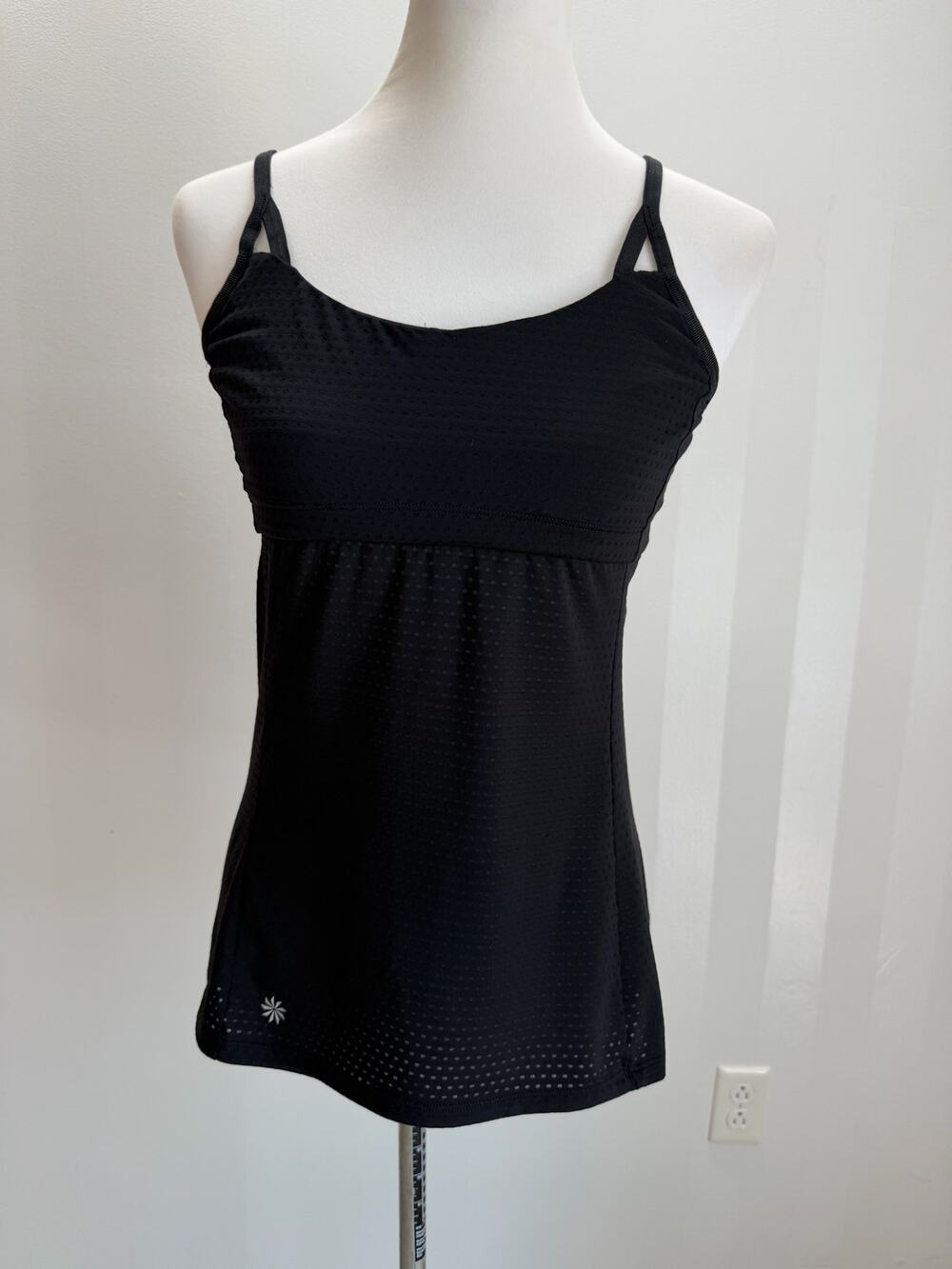 Athleta Flow Tank Perforated Shelf Bra Strappy Back Sz M NO PADS